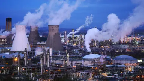 Cierre de Grangemouth es ‘el resultado más probable’ Petroineos de la BBC anunció en noviembre que la refinería de Grangemouth cerrará