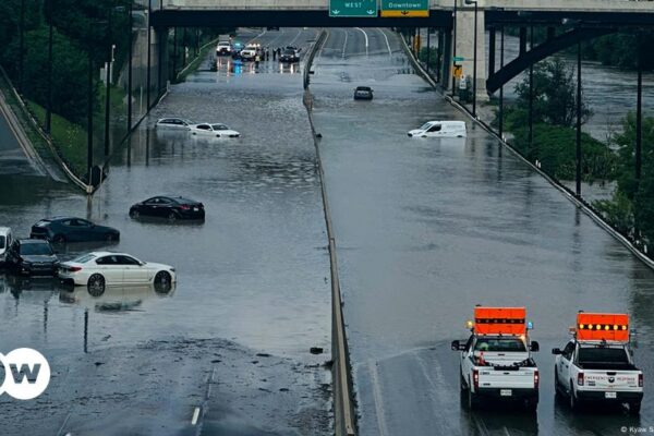 Toronto enfrenta interrupciones debido a inundaciones después de fuertes lluvias – DW – 17/07/2024 Toronto faces disruptions due to floods after heavy rains – DW – 07/17/2024
