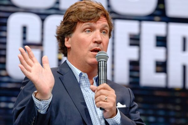Tucker Carlson visto en el área de Fox News en la RNC Tucker Carlson Spotted In Fox News Area At RNC