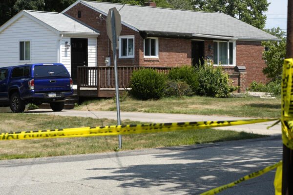 ¿El tirador de Trump hizo una donación a los demócratas? Esto es lo que muestran los registros. Did the Trump gunman make a donation to Democrats? Here's what the records show.