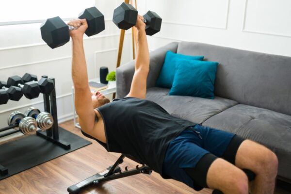 14 Cosas Que Todo Gimnasio en Casa Necesita 14 Things Every Home Gym Needs