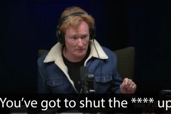 Conan O’Brien discute sobre los Oscars con sus coanfitriones de podcast. Conan O'Brien's argues about the Oscars with his podcast co-hosts