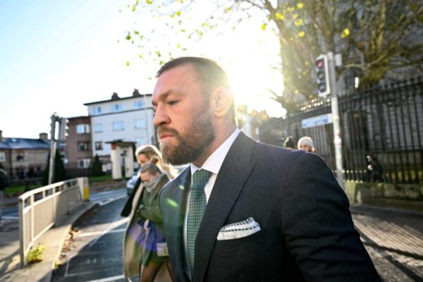 El veredicto de Conor McGregor debería hacer que el fútbol reconsidere su asociación con él. Conor McGregor verdict should make football think twice about associating with him