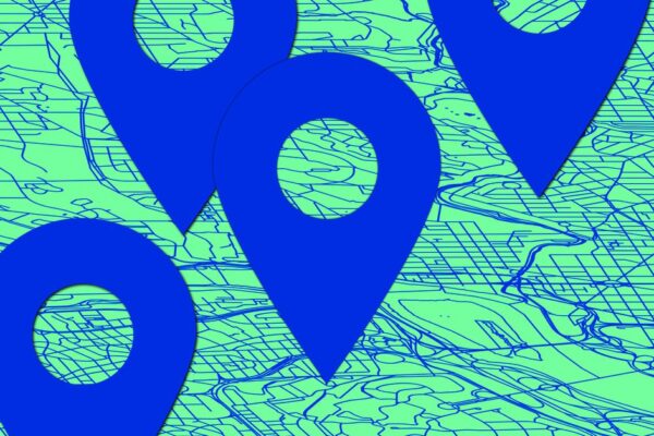 La herramienta de selección de inquilinos con IA dejará de puntuar a inquilinos de bajos ingresos tras una demanda por discriminación. Illustration of location plackets dropped on a map.