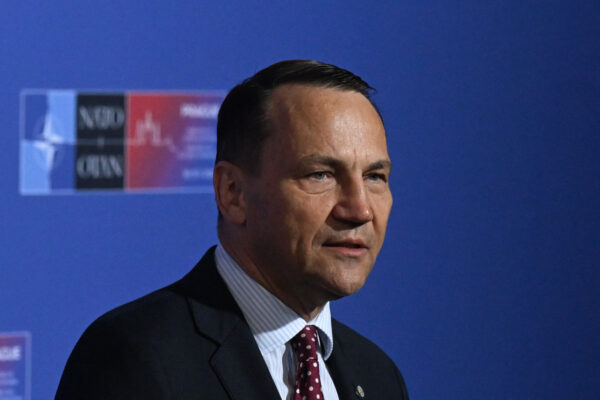 Ministro de la OTAN Emite Advertencia Tras la Victoria de Donald Trump Polish FM Sikorski