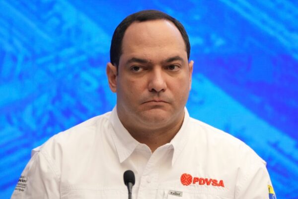 Restaurante: Flujo de gas y energía en Oriente. Continúa el asedio en la embajada. Restauran flujo de gas y energía en oriente. Sigue "asedio" en embajada.
