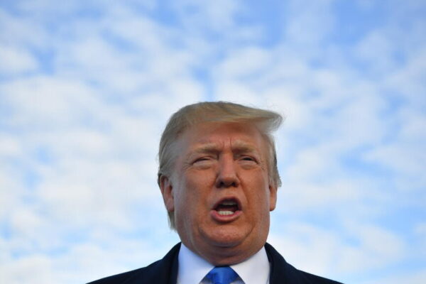 Trump promete aranceles amplios a México, Canadá y China en su primer día en el cargo. Trump pledges sweeping tariffs on Mexico, Canada, China on his first day in office