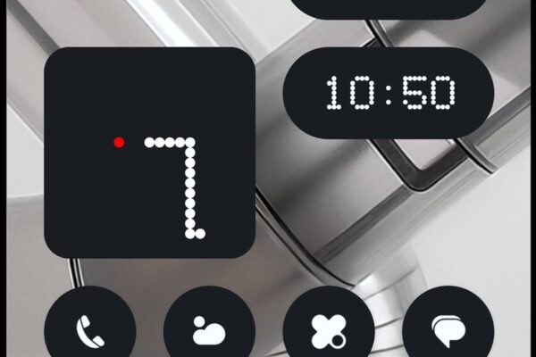 El clásico juego Snake de Nokia ahora es un widget de Nothing. A widget version of the classic game Snake being played on a Nothing smartphone.