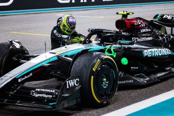 Lewis Hamilton culmina su carrera en Mercedes F1 con lucha y emoción: “No tengo más lágrimas” Lewis Hamilton ends Mercedes F1 career with fight, emotion: ‘I’ve got no more tears’