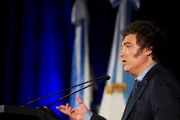 Argentina presenta denuncia ante la Corte Penal Internacional por la detención de un policía en Venezuela. Argentina denuncia ante Corte Penal Internacional detención de policía en Venezuela