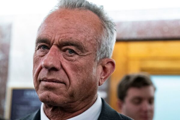 Caroline Kennedy Alza la Voz Sobre el ‘Depredador’ RFK Jr. en Carta a los Senadores Caroline Kennedy Sounds Alarm Over ‘Predator’ RFK Jr. In Letter To Senators