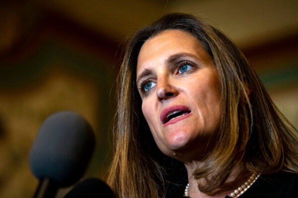 Chrystia Freeland, la ‘Ministra de Todo’ de Justin Trudeau, se postula para reemplazarlo Chrystia Freeland, Justin Trudeau’s ‘Minister of Everything,’ Enters Race to Replace Him