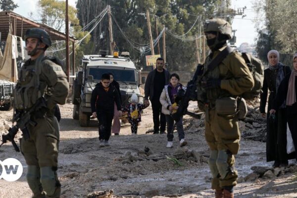 Cientos abandonan Jenin mientras continúa la incursión israelí – DW – 23/01/2025 Hundreds leave Jenin as Israeli raid continues – DW – 01/23/2025