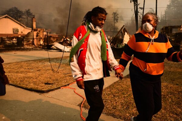 Cómo el humo de los incendios forestales afecta tu salud y cómo puedes protegerte. How Wildfire Smoke Affects Your Health—and How You Can Protect Yourself