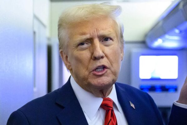 Donald Trump Dice Que Está Demasiado ‘Ocupado’ Para Jugar al Golf, ¡Entonces Adivina Qué Sucede! Donald Trump Says He's Too 'Busy' To Play Golf, Then Guess What Happens