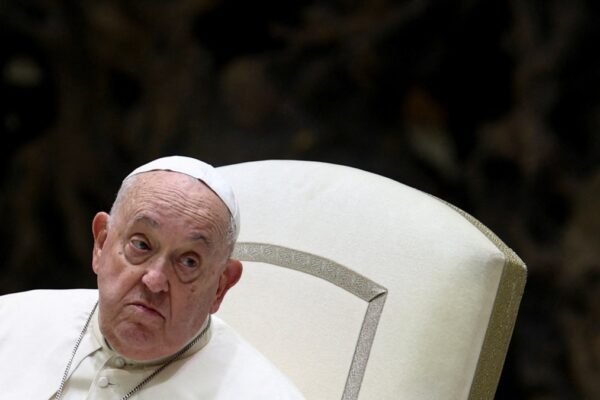 El Papa Francisco no bloqueará al candidato de Trump para embajador en el Vaticano, según fuentes oficiales. El papa Francisco no vetará al elegido de Trump para embajador en el Vaticano: fuentes oficiales