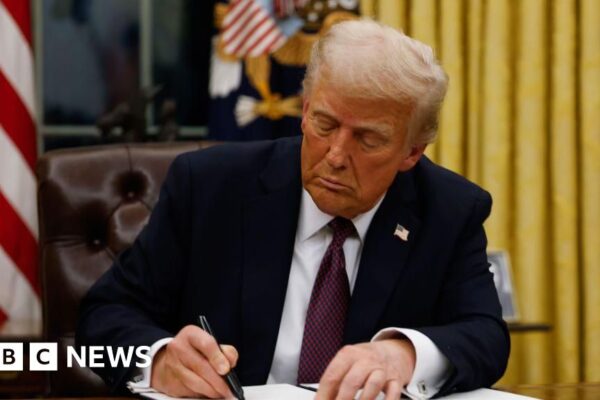El juez detiene la suspensión de Trump sobre subvenciones y préstamos federales. Judge halts Trump's freeze on federal grants and loans