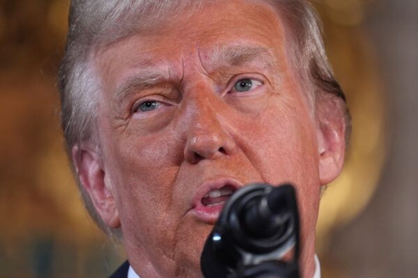El nuevo presidente de la FTC de Trump es criticado por atacar los programas de DEI. Trump's New FTC Chair Blasted For Targeting DEI Programs