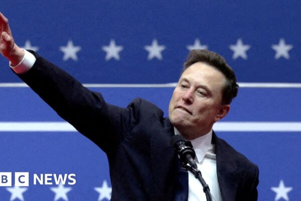 Elon Musk responde a las críticas por su gesto en el mitin de Donald Trump. Elon Musk responds to backlash over gesture at Donald Trump rally