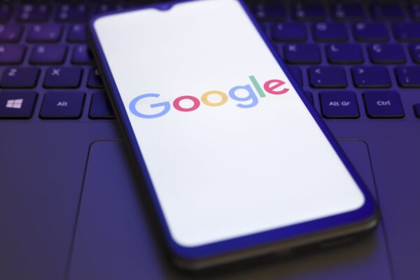 Google se niega a participar en las normas europeas de verificación de hechos para Search y YouTube. Google declines to participate in European fact-checking rules for Search, YouTube