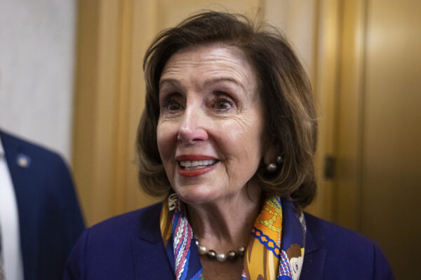 Inauguración de Trump en Vivo: Pelosi se Une a Michelle Obama al Saltar el Evento, China Envía Mensaje Trump Inauguration Live: Pelosi Joins Michelle Obama in Skipping Event, China Sends Message