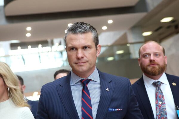 La audiencia de confirmación de Pete Hegseth está programada para hoy, mientras el candidato de Trump se enfrenta a los senadores. Pete Hegseth confirmation hearing set for today as Trump's defense pick faces senators