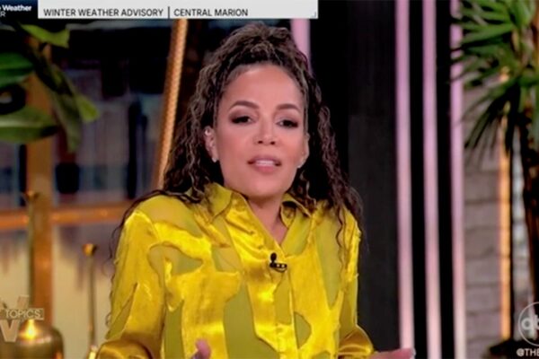 La coanfitriona de ‘The View’, Sunny Hostin, llama al presidente Trump ‘contratación DEI’ 'The View' co-host Sunny Hostin calls President Trump a 'DEI hire'