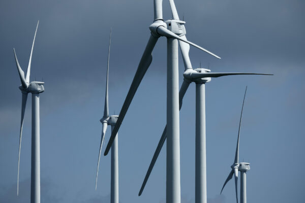 La energía eólica marina enfrenta un estancamiento mientras Trump se prepara para emitir una orden ejecutiva. President-Elect Trump Offshore Wind Executive Order