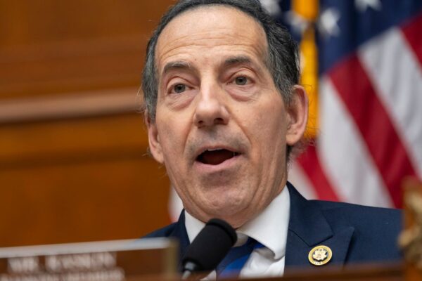 Los Demócratas Exigen la Publicación del Informe sobre el Caso de Documentos Clasificados Democrats Demand Release Of Report On Classified Documents Case