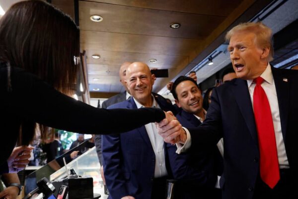 Los votantes árabeamericanos ayudaron a Trump a ganar Michigan. ¿Qué traerá su presidencia? Arab American voters helped Trump win Michigan. What will his presidency bring?