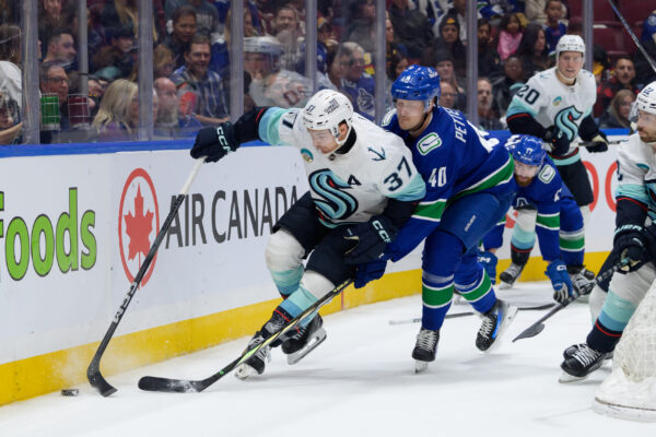 Noticias de la NHL: Principal objetivo del plazo de traspasos sufre lesión significativa, fuera por varias semanas. Yanni Gourde