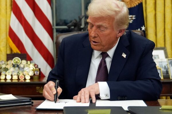 Orden Ejecutiva de Trump Revoca las Normas de Antidiscriminación de 1965 Trump Executive Order Revokes 1965 Anti-Discrimination Rules