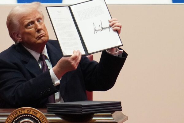 Órdenes de Trump en su Primer Día sobre Energía y Cambio Climático Trump’s Day 1 Orders On Energy And Climate Change
