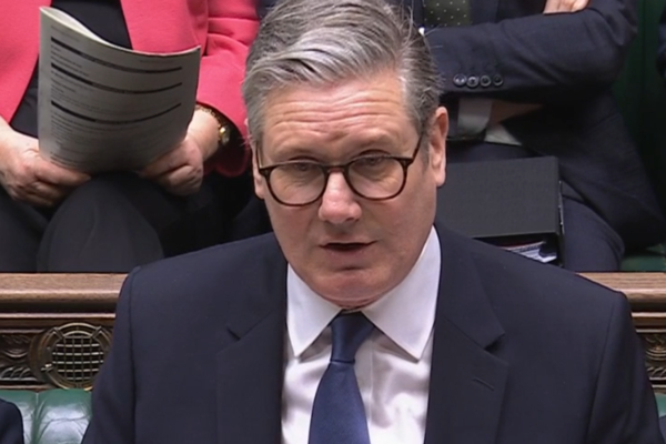 PMQs: Starmer descarta presupuesto de emergencia mientras defiende a su canciller | Noticias Políticas PMQs: Starmer rules out emergency budget as he defends his chancellor | Politics News