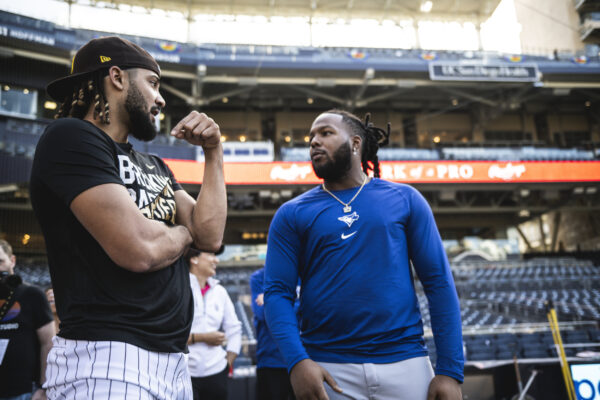 Padres vinculados a un intercambio masivo de 4 jugadores por $427 millones por Vladimir Guerrero Jr. Toronto Blue Jays infielder Vladimir Guerrero Jr.