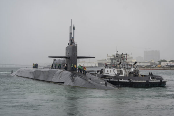 Submarino de EE. UU. Reconocido por Misiones de Seguridad Nacional en Aguas ‘Hostiles’ U.S. Navy Submarine USS Michigan Visits Hawaii