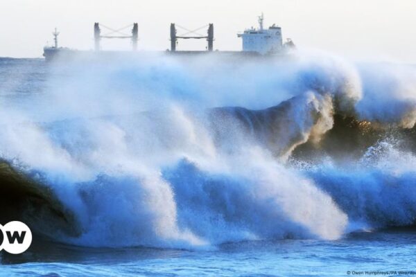 Tempestad Eowyn impacta Irlanda y Reino Unido con ráfagas de viento récord – DW – 25/01/2025 Storm Eowyn hits Ireland, UK with record wind gusts – DW – 01/25/2025