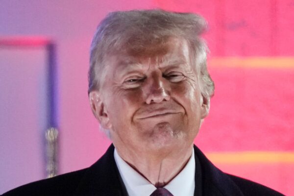 TikTok reanuda sus servicios tras confirmación de Donald Trump sobre la orden que pausa la prohibición en EE. UU. | Noticias de EE. UU. en español TikTok starts restoring service after Donald Trump confirms he will sign order pausing US ban | US News