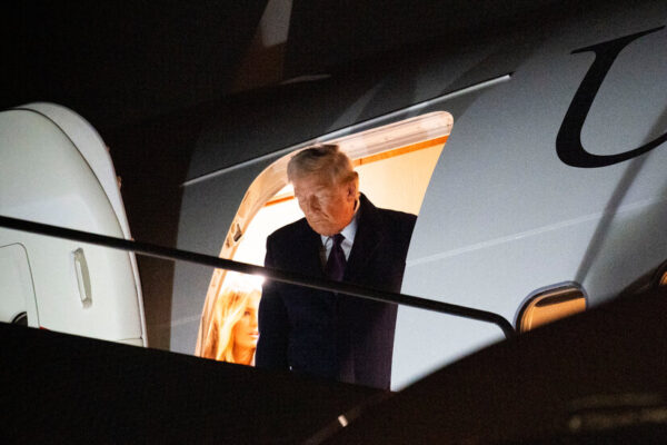 Trump Busca Mostrar Fuerza al Regresar al Poder Trump Aims for Show of Strength as He Returns to Power