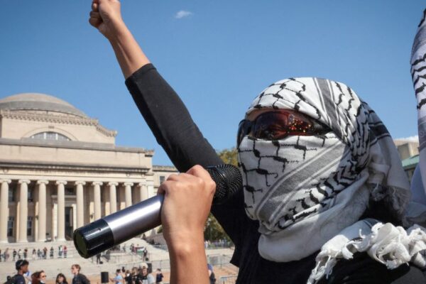 Trump Firma Orden para Deportar a Estudiantes Extranjeros que Apoyan la Libertad Palestina Trump Signs Order To Deport Foreign Students Who Support Palestinian Freedom