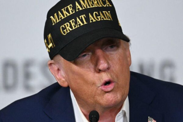 Trump despide a múltiples inspectores generales federales en una purga nocturna Trump fires multiple federal inspectors general in overnight purge