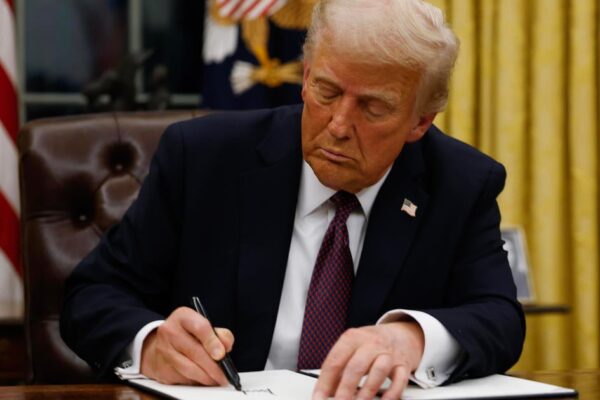 Trump ordenó al gobierno de EE. UU. que reduzca los precios para los estadounidenses. ¿Puede cumplir? Trump ordered the U.S. government to lower prices for Americans. Can he deliver?
