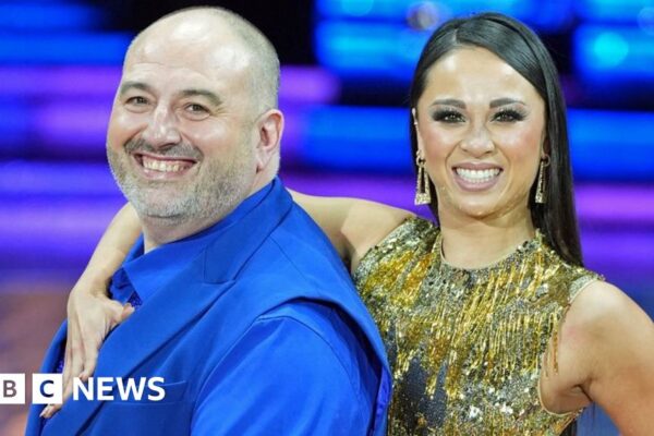 Wynne Evans eliminado de la gira en vivo de Strictly Come Dancing Wynne Evans axed from Strictly Come Dancing live tour