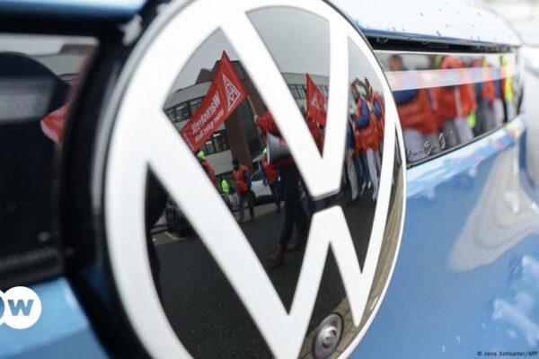 ¿Se ha vuelto Volkswagen demasiado dependiente de los mercados extranjeros? – DW – 15/01/2025 Has Volkswagen become too reliant on foreign markets? – DW – 01/15/2025