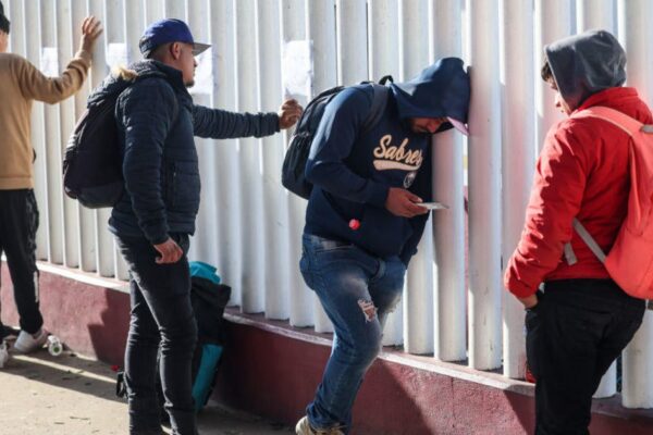ACLU presenta demanda impugnando la decisión de Trump de cerrar el sistema de asilo en EE. UU. ACLU files lawsuit challenging Trump's move to close U.S. asylum system