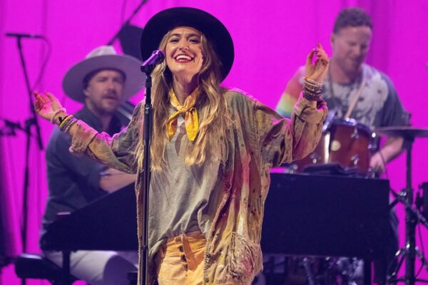 Cantante cristiano dice que su actuación en el Super Bowl es ‘vindicación’ tras ser cancelada por el alcalde de Nueva Orleans. Christian singer says Super Bowl performance is 'vindication' after being canceled by New Orleans mayor