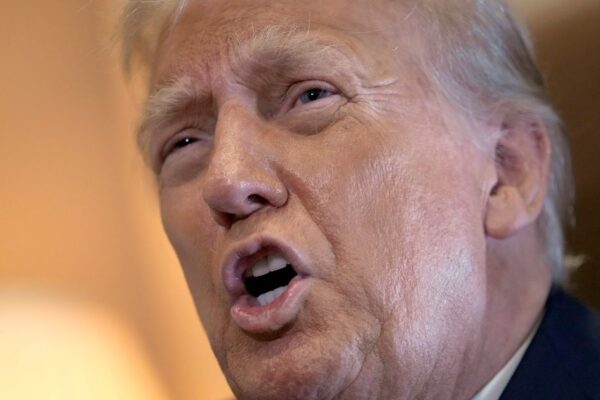 Donald Trump Está Pasando un Bulldozer por las Agencias Independientes Donald Trump Is Running A Bulldozer Over Independent Agencies