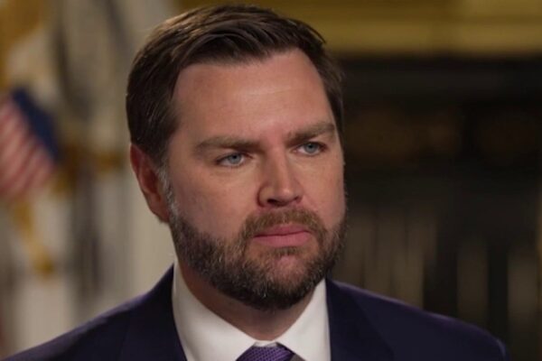 El VP Vance pide a EE. UU. que ‘mejore’ la seguridad aérea tras el ‘increíblemente desgarrador’ accidente de avión en DC. VP Vance calls on US 'to do a better job' with aviation safety after 'incredibly heartbreaking' DC plane crash