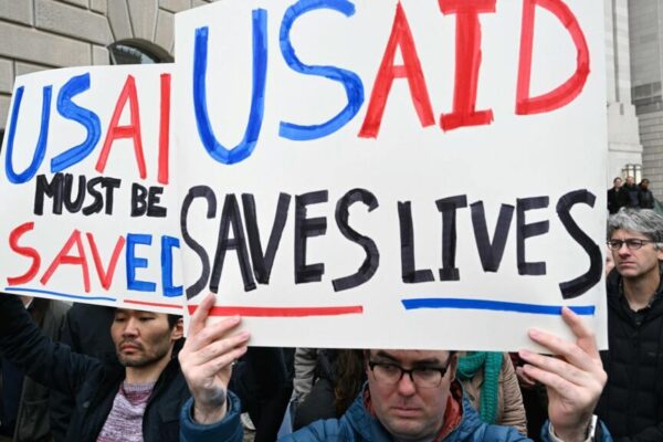 El cierre de la USAID por parte de Trump detiene programas que salvan vidas y amenaza la seguridad global. Trump's USAID shutdown halts life-saving programmes, threatens global security