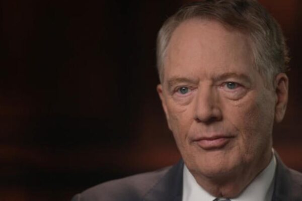 El exjefe de comercio de Trump sobre cómo los aranceles afectan la economía y por qué dice que EE. UU. los necesita. Trump’s former trade chief on how tariffs affect the economy, why he says the U.S. needs them
